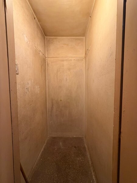 Titan, la 5 minute metrou Costin Georgian,  pe intrarea Muncii, bloc 1977,